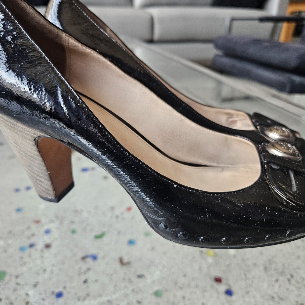 Coach Hanna Patent Leather Peep Toe Pump With Silvertone Logo Hardware Sz 9